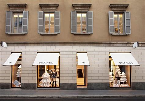 boutique milano chanel|Chanel negozi milano.